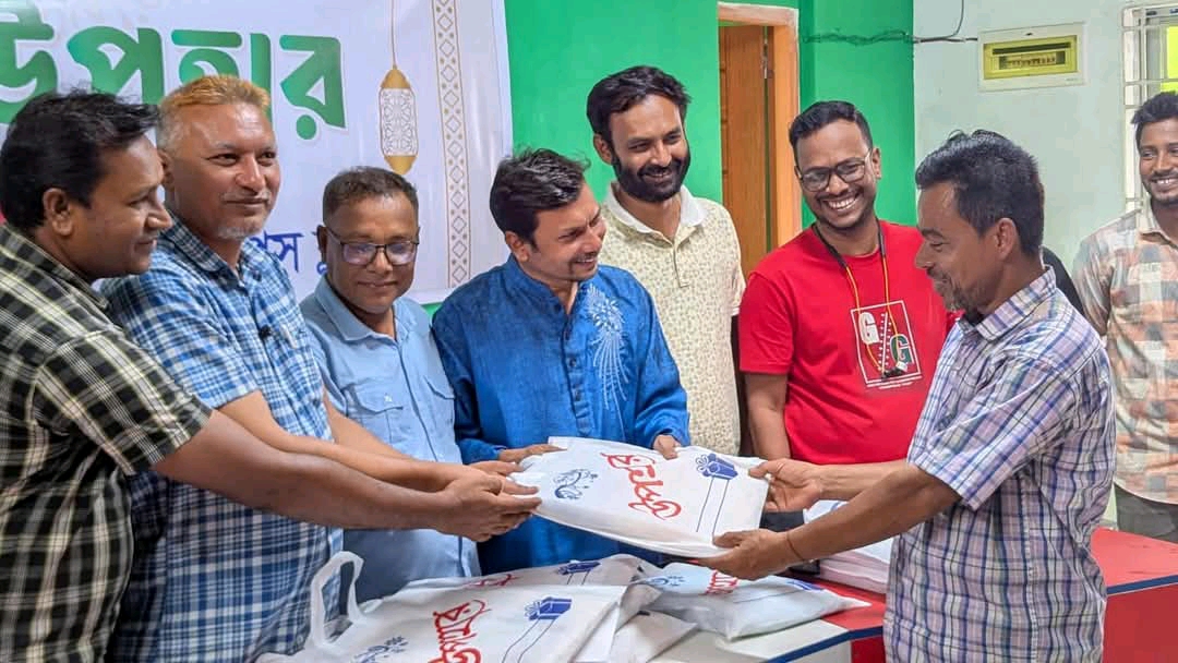 Newspaper hawkers happy to receive Eid gifts